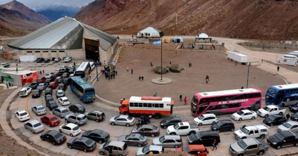 Argentines flock to Chile to buy new tires