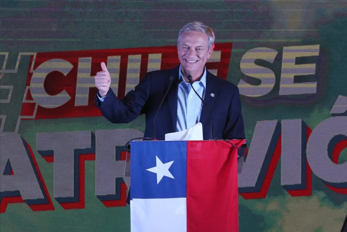 Weak economy puts pressure on Chile government's goals